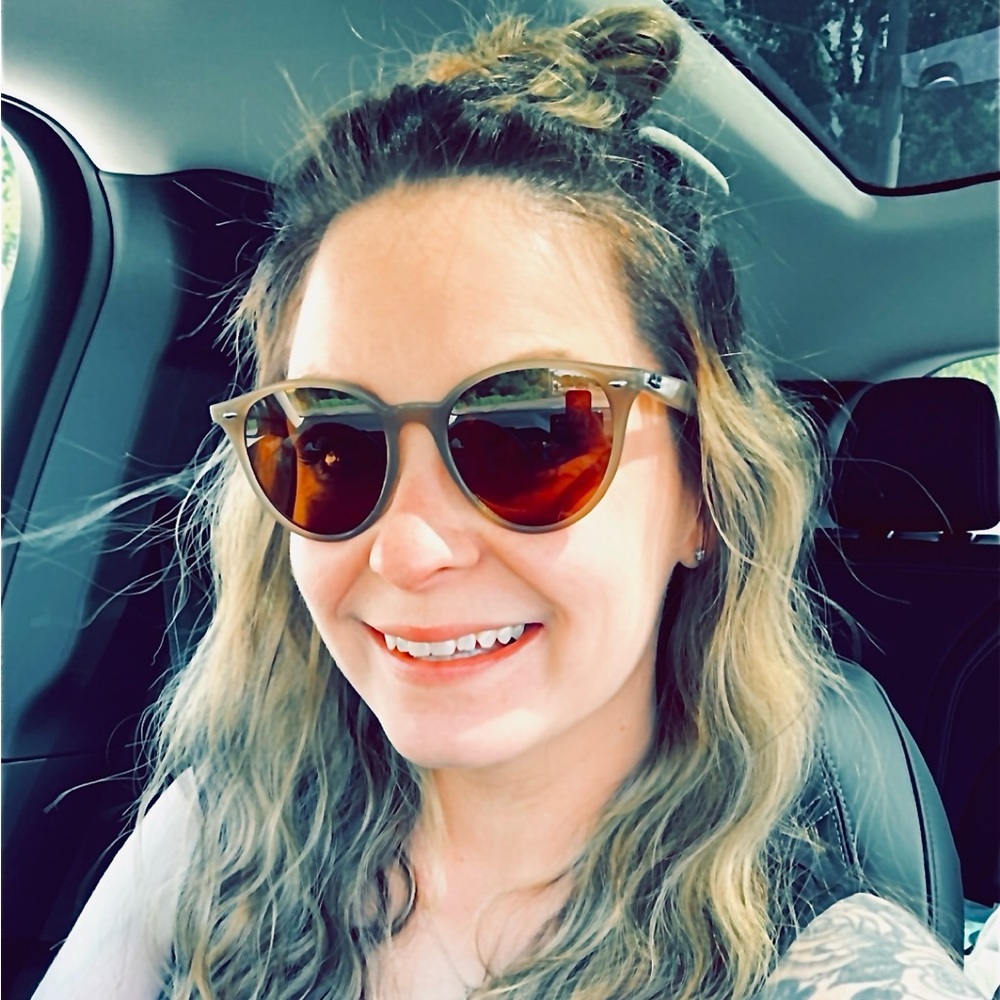 Meet your Posher, Danielle